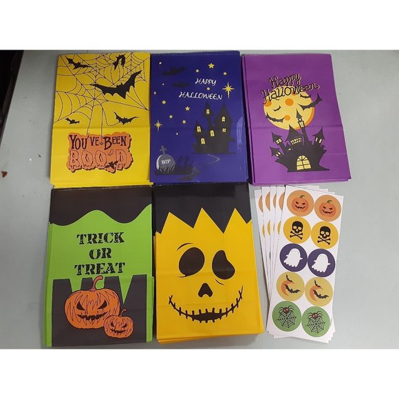 Halloween Treat Bags Paper 50 count with stickers New - Picture 1 of 7